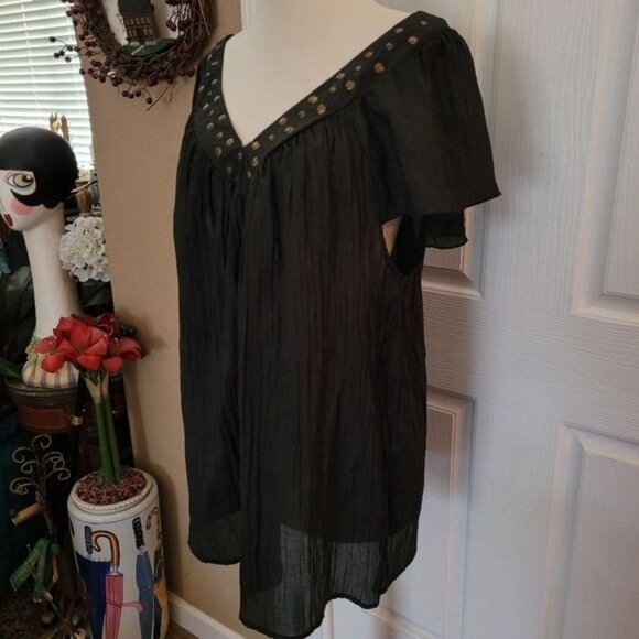 Sere Nade Top Black Crinkle Black Size 1X 1XL Embellished Stone V Neck Formal - Picture 6 of 9